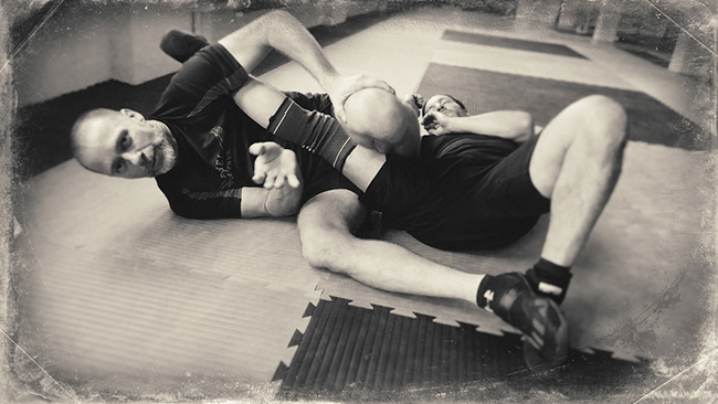 Ming kneebar on Marco